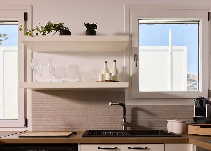 Eleni House Pollonia