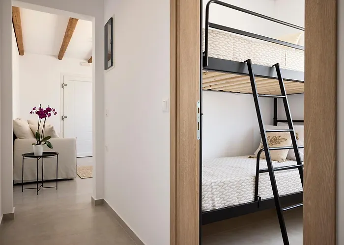 Eleni House * Pollonia