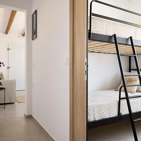 Eleni House * ポロニア
